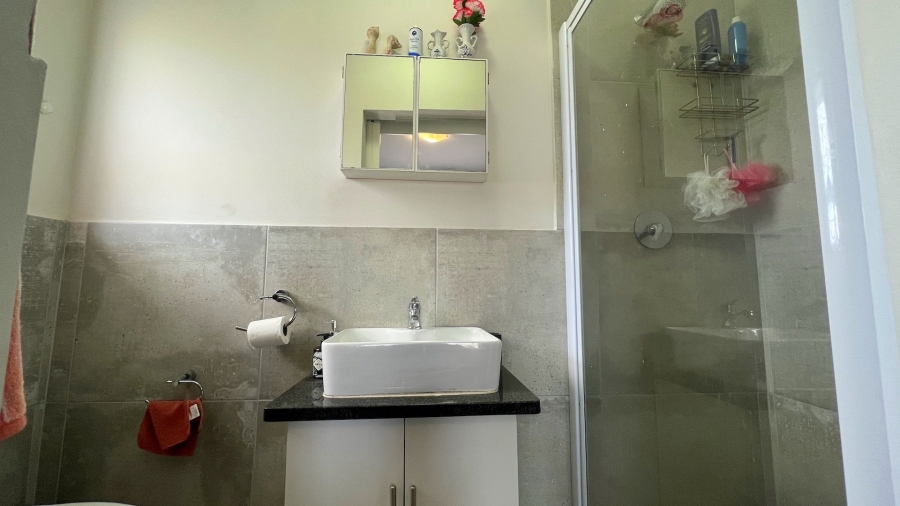 2 Bedroom Property for Sale in Reebok Western Cape